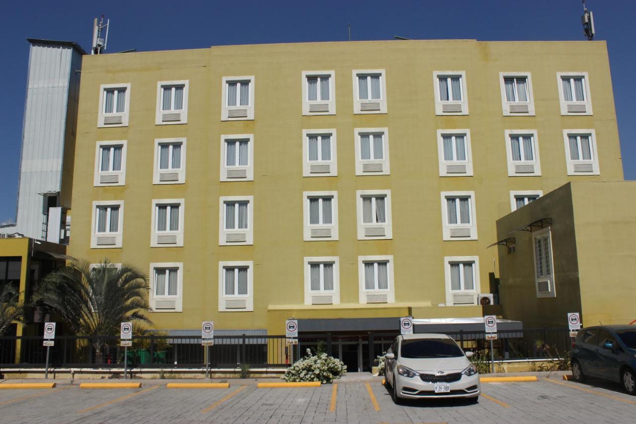 Beverly Hills: Hotel And Business Nuevo Cuscatlan Екстер'єр фото