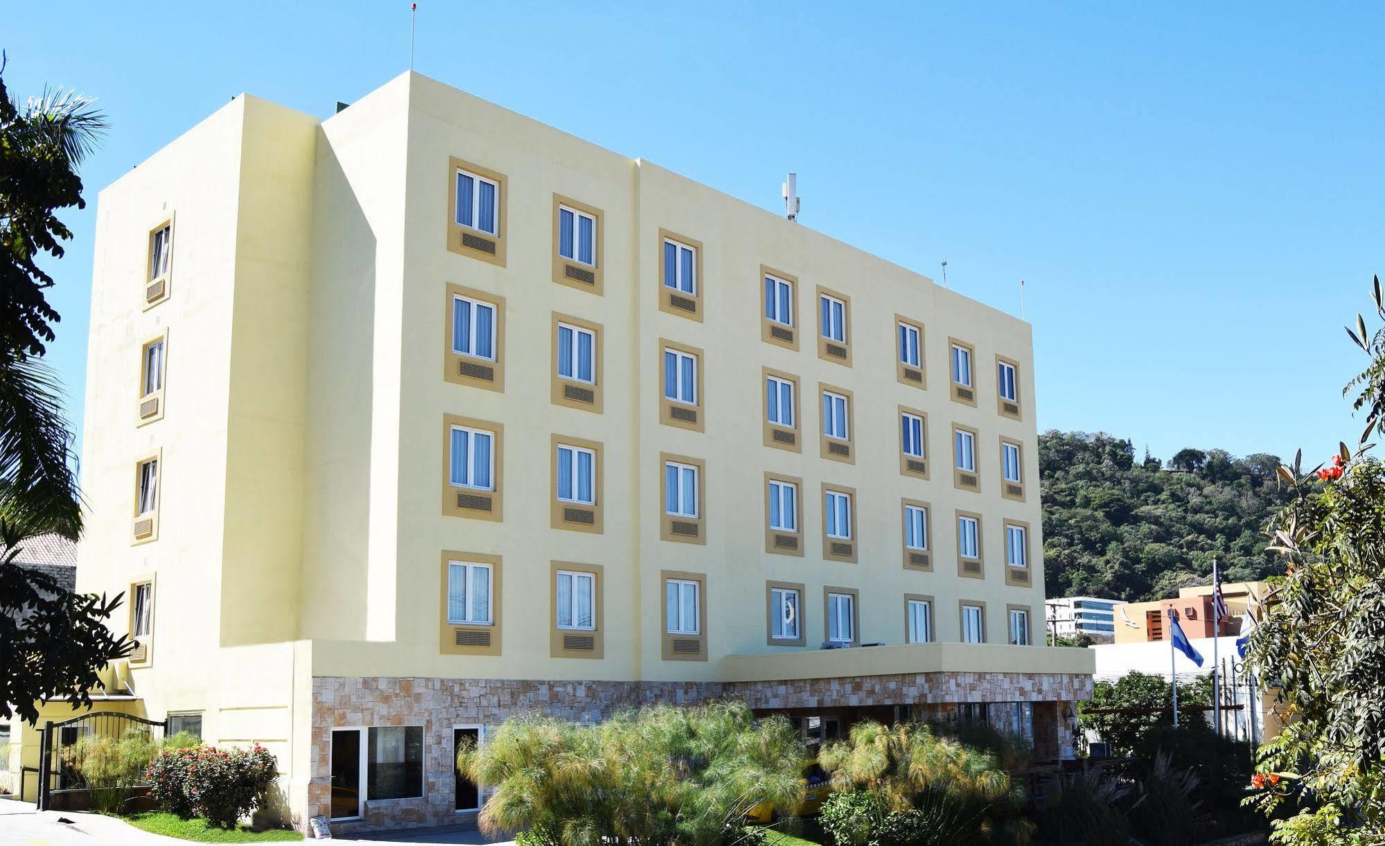 Beverly Hills: Hotel And Business Nuevo Cuscatlan Екстер'єр фото